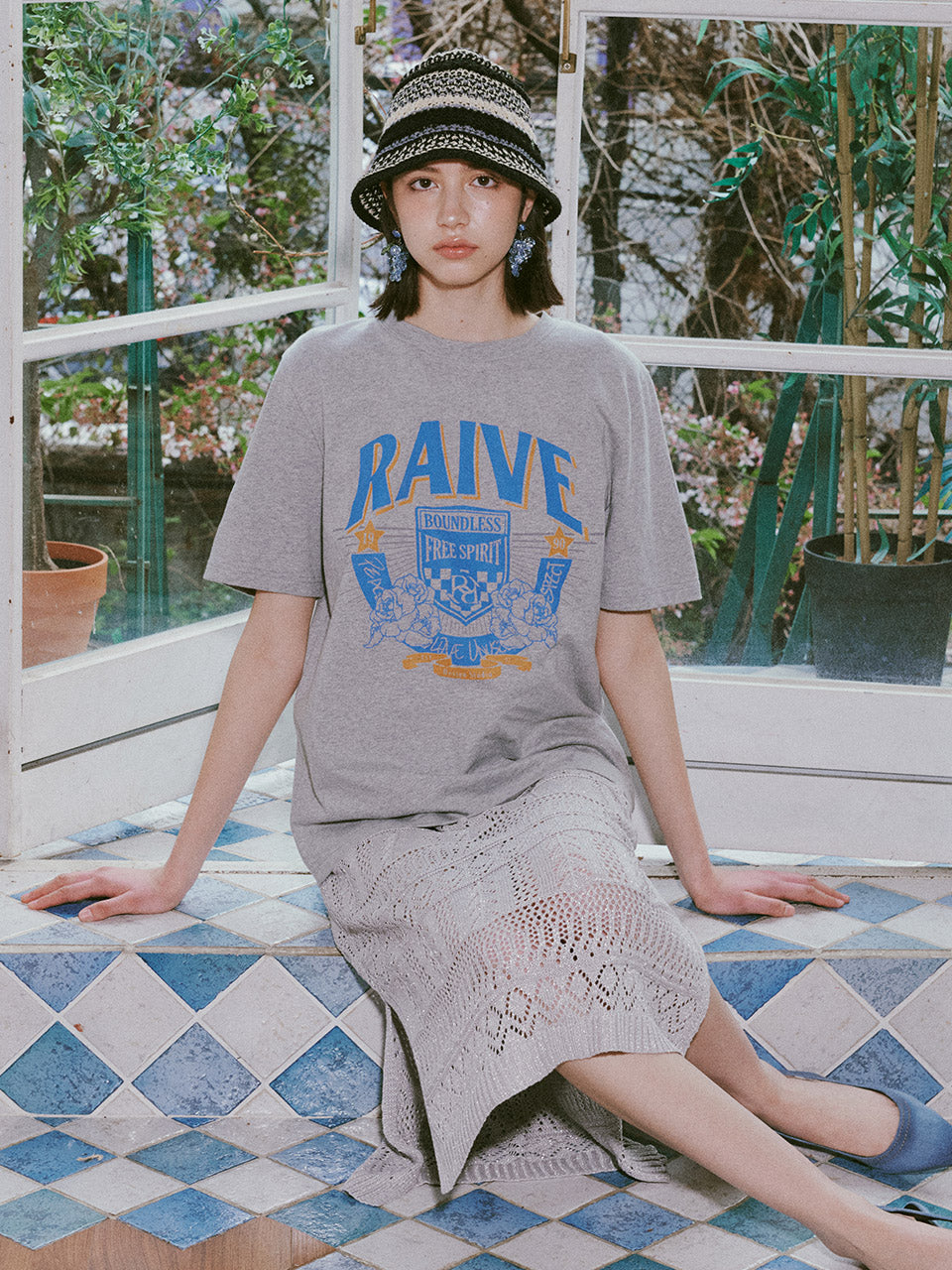 RAIVE Graphic T-shirt in Grey