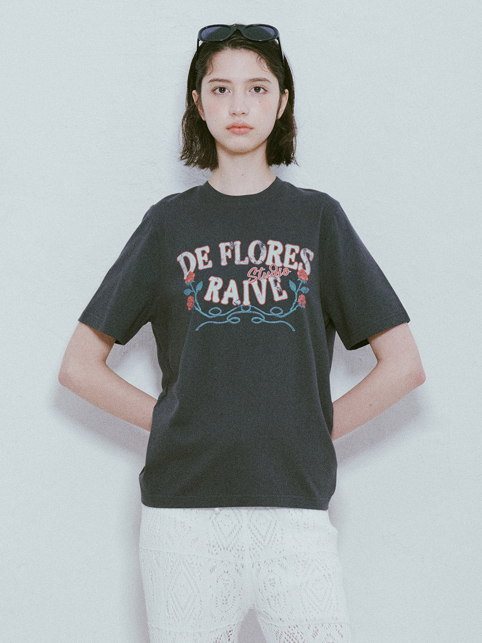 Back Yard Rose Graphic T-shirt in D/Grey