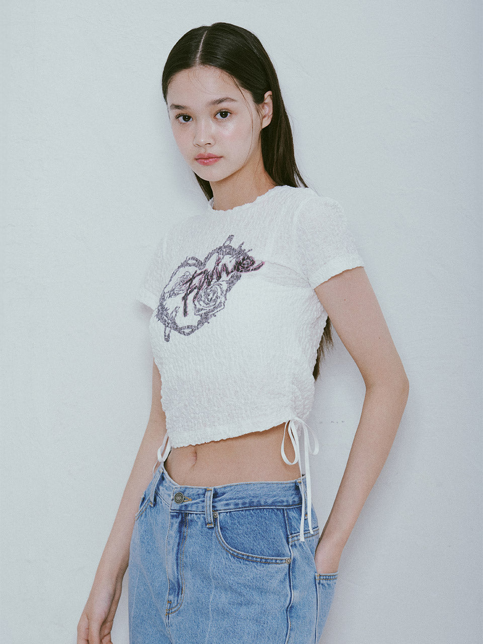 Wrinkle Rose Shirring T-shirt in White